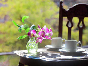 寛ぎの「コーヒーサービス」(ネスプレッソ)各お部屋に小型のコーヒーマシーンをご用意。