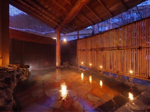 【かじかの湯】夜の雰囲気もまた素敵です