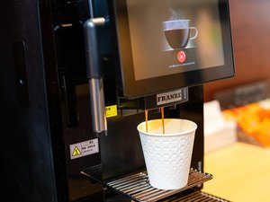 香り立つ挽きたてコーヒーを自由にお楽しみください。