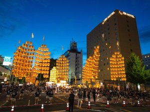 ホテルの目の前が竿燈祭りの会場