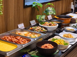 朝食 30種類の和洋バイキング