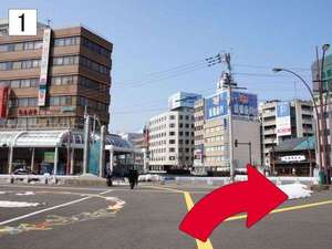 〈JR福井駅より徒歩ルート〉福井駅西口を出て、正面の右手に信号がございます。