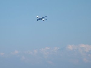 空港が近いので離着陸する飛行機を窓から眺めることができます