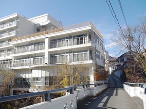 ■外観■利根川の渓谷を眺めれるホテル