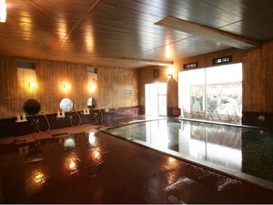 【京の湯大浴場】温度調節は、湯量によって決められています。時間により男性様、女性様の交代制使用です。