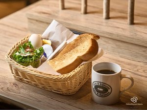 朝食は、館外にあるカフェにてご提供★3つのセットメニューから1つをお選びいただけます♪(トースト)