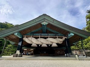 【出雲大社】出雲大社のしめ縄は13.6メートル、重さは5.2トン。神々の息吹を感じます。当館から車で50分♪