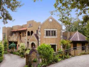 【静岡県伊豆高原の高級ホテル・高級旅館】全室専用露天付英国アンティークホテル かえで庵