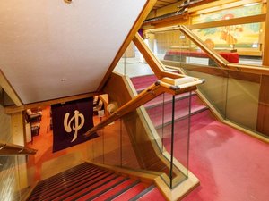 �嗁��ւ́AB1�K����B2�K(�嗁��K)�ւ�20�Z���`�̊K�i��19�i�������܂��B