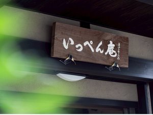 �O��