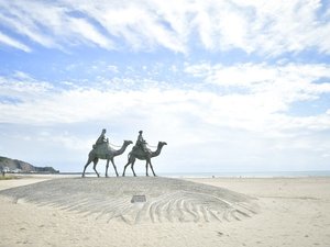 ���w�w���̍����x�͌�h�C�݂�����B���ق���u���̍����L�O�فv�܂ŎԖ�10��