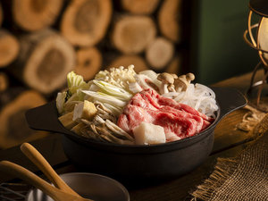 【すき焼】とろける肉質の「飛騨牛」を贅沢に♪甘い肉の旨みがとろ〜り卵にからんでたまらない味わい!