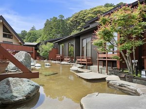 水盤・月の雫 *別邸客室「穂・風・水・竹の音」に面しています