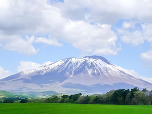 ホテルから徒歩2分の開運橋から天気が良ければ岩手山を臨めます。
