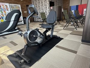 8階休憩室 エアロバイク