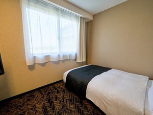 セミダブルのお部屋です。ベッド幅は120cmです。
