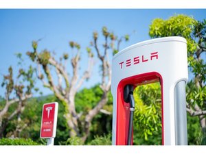 TESLA スーパーチャージャー