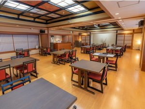 落ち着いた趣の食事処2026年2月にリニューアル♪椅子・テーブルを配しご利用しやすくなりました。