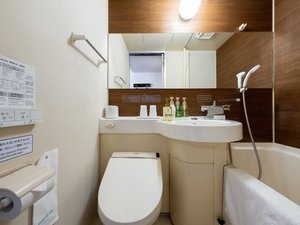 *ダブルルーム:バス・トイレ完備で日々の疲れをリフレッシュいただけます。<客室イメージ>