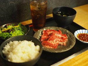 4種類から選べる朝食!ハラミ定食