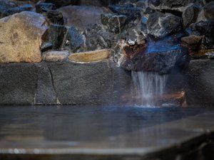 海底から湧き出る水底の湯