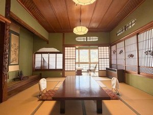 <本館・西棟>大正九年築の歴史ある和室。そこには建築100年超の情緒がございます。