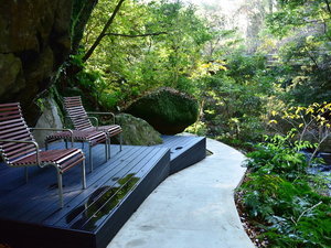 万葉公園湯河原惣湯川の道とテラス