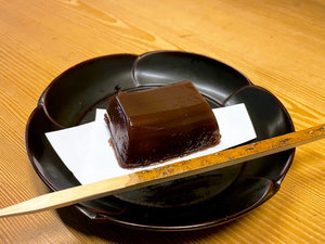 ご到着時のお菓子は、夏は冷たいものを、冬は温かいものをご用意しております。