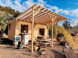 ・【木小屋住箱】隈研吾氏デザインで作られたモバイルハウス住箱