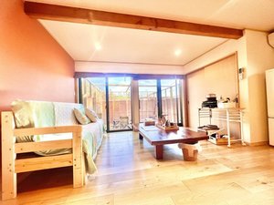 伝統の良さそのままに新しいスタイルを取入れた長屋門メゾネット部屋。一年中快適に過ごせる