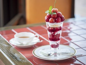 一番人気のフルーツパフェ☆彡〜サクランボパフェ〜(5月下旬〜6月上旬)