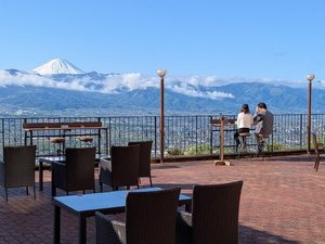 モーニングコーヒーサービステラスにて富士山の絶景を♪