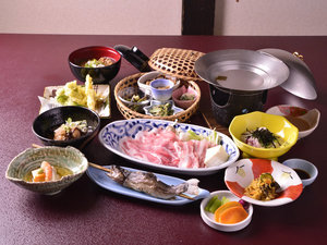 *【夕食(一例)】地元の新鮮な山の幸を活かした田舎料理。