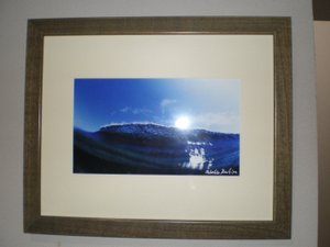 エントランスに飾ってあるのはサーフ業界有名フォトグラファーの波の写真です!ステキ☆