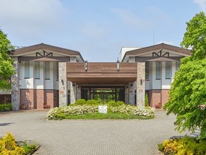 エントランス|静かな大賀通りからホテルへ一歩踏み入れると静かな別荘のようにご滞在いただけます。