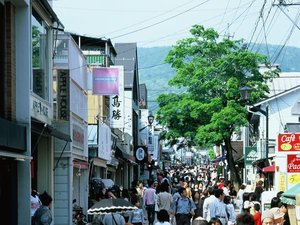 旧軽井沢銀座商店街|古くから別荘族に愛された軽井沢の名所。当館から徒歩20〜30分の場所にございます。