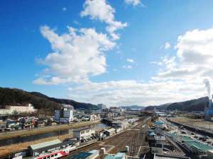 【釜石ブルーの青空】ホテル7階湯上がりラウンジから眺める釜石の青い空