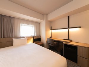 【EXセミダブル】15u / ベッド幅140pシンプルながらも暖かい照明のお部屋です。