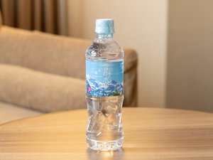 【客室】お水は全室にご用意しております。