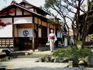 徒歩8分『はづちを楽堂』を散策♪歴史ある街並みにうっとり♪