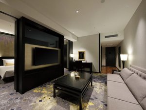 �y�X�C�[�g���[���i�q�����j�z���r���O�ƃx�b�h���[����ʁX�ɐ݂��A��V�����������Ă��܂��B