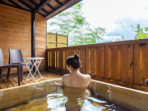 【貸切露天風呂/星空の湯】露天、テラス、シャワー室、脱衣所が付いた貸切風呂<三猿の湯>完全予約制。