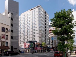<ホテル外観>