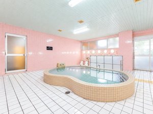 【お風呂】女性大浴場|ゆったりと足を伸ばしてご入浴いただけます。