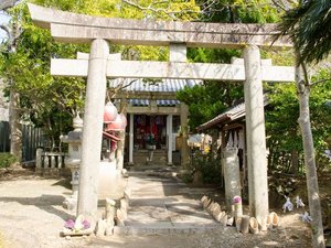 【当館から徒歩で15分】金長神社:「阿波狸合戦」に登場する金長たぬきを祀った神社