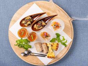 前菜はチェックイン時にご用意いたしますので、ご到着後すぐにお楽しみいただけます。