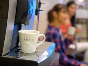 24時間お好きな時にご利用いただけるコーヒーサービス。香り高い淹れたてコーヒーをお楽しみください