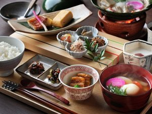 長崎県島原地方の郷土料理「具雑煮」をメインとした和食膳。
