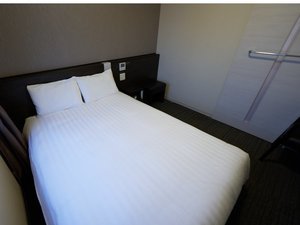 【ダブルルーム】1ベッド(140cm×195cm)【広さ14.4~15.9�u】