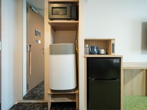 ほぼ全てのお部屋に電子レンジ・洗濯機・2ドア冷凍冷蔵庫完備